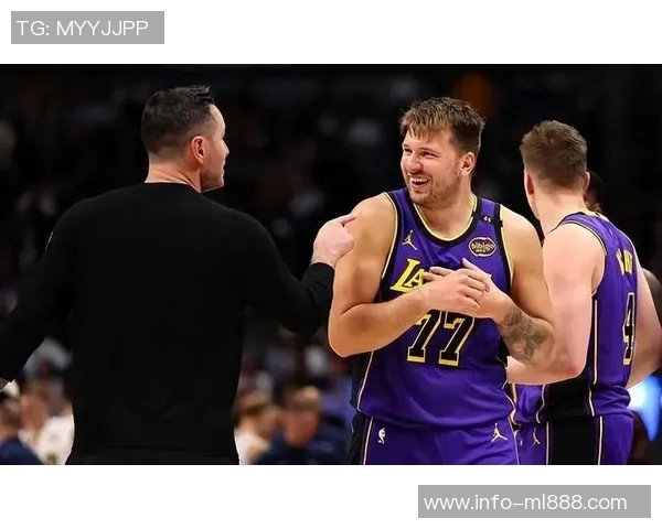 米勒质疑东契奇防守态度为何不积极协防只会摆手表示无奈